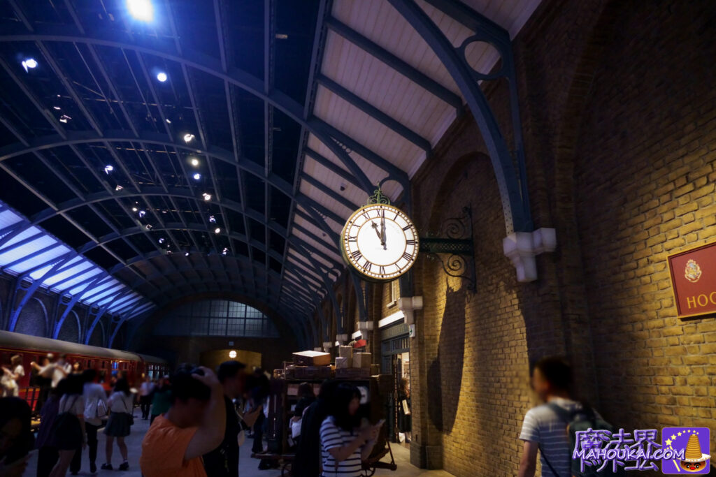 【写真撮影スポット】9と¾番線ホームの時計はホグワーツ特急の発車時刻 午前11時 を表示したまま｜ハリポタツアー東京　ハリー・ポッター スタジオツアー東京（としまえん跡）