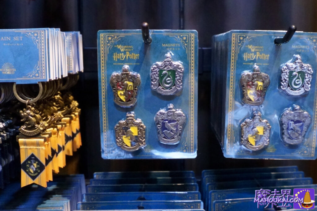 [New items] Hogwarts Four Dormitories magnet set [USJ new merchandise] Harry Potter accessory products 'Frog chocolate memo', 'Hogwarts Four Dormitories key ring', etc USJ Harry Potter area Sep 2023.