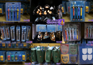 [New USJ products] Niffler plush pen case and baby niffler keychain set Various Hogwarts Fourth Dormitory stationery items are now available... October 2023 Harry Potter area.