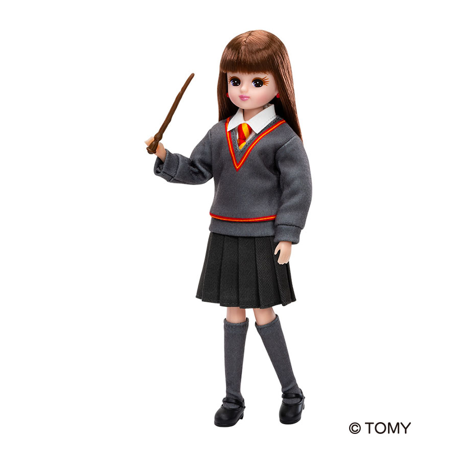 Gryffindor uniform version｜[New Products] 'Harry Potter Licca-chan' released Harry Potter Mahoudokoro ｜Licca-chan is born as a Hogwarts student wearing the robe, tie, jumper and wand of the Hogwarts uniform.