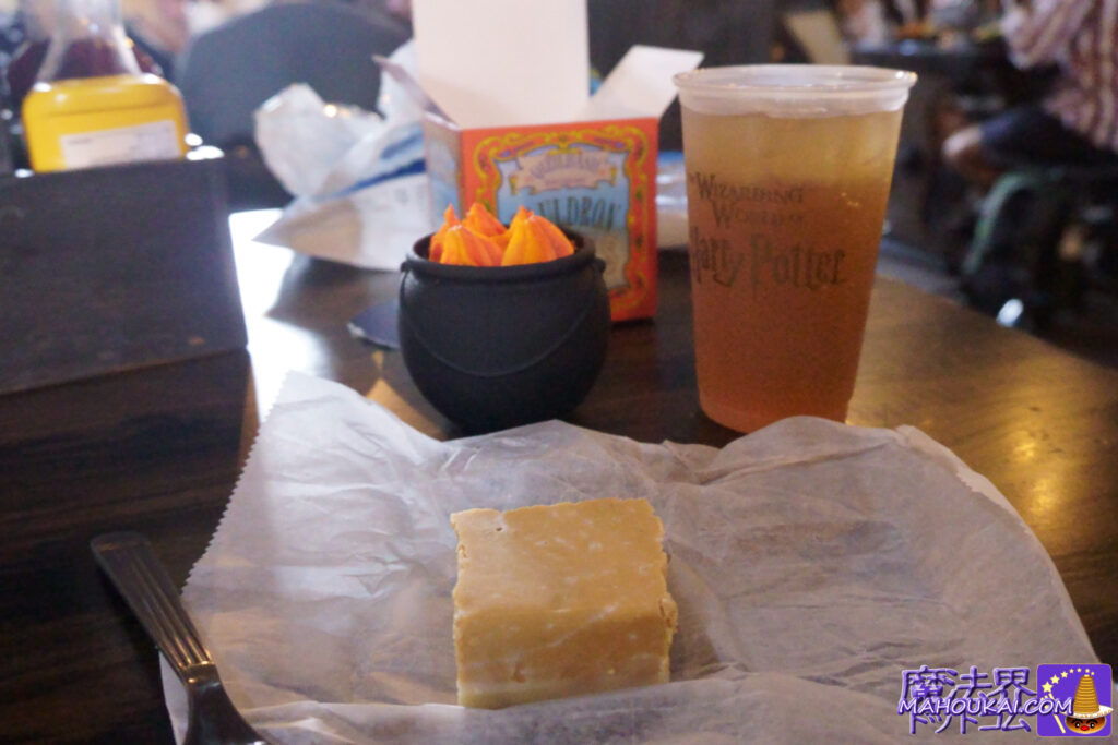 【食レポ】大鍋ケーキ、バタービールのファッジ、かぼちゃパイ、骸骨チョコレート、魔女トンガリ帽子カップケーキ、杖型チョコプレッツェル、イモリ生姜クッキー ハニーデュークス（米オーランド）