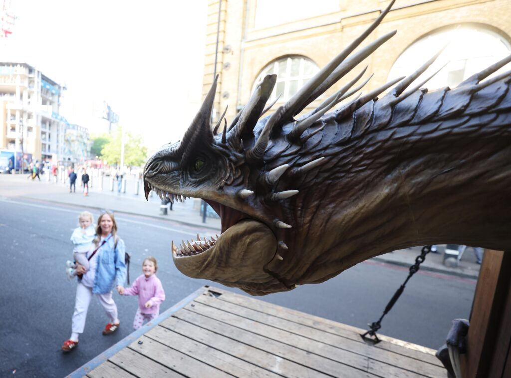 ハリー・ポッターのドラゴン「ハンガリー・ホーンテール」が東京や日本各地へ出現！スタジオツアー東京