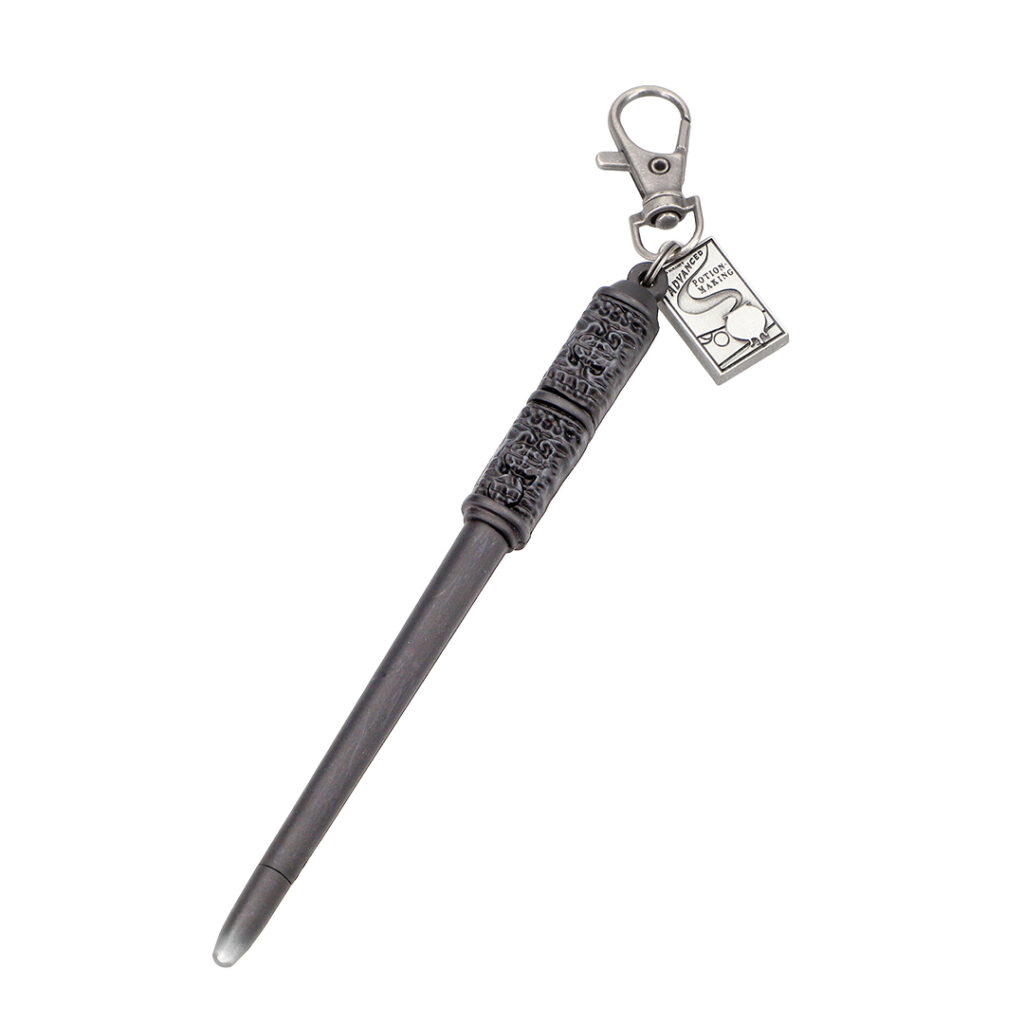 【新商品】光る杖キーホルダー「ダンブルドア」「スネイプ」「ヴォルデモート」と「ハリー・ポッター 蓄光呪文Tシャツ」発売|ハリー・ポッター マホウドコロ 2025年9月5日(金)~