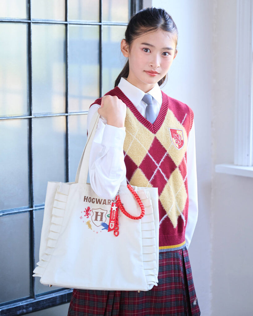 ハリー・ポッター コラボ「ホグワーツ四寮」のニットベストやストラップ etc『pom ponette junior（ポンポネット ジュニア）2025年10月10日（金）～
