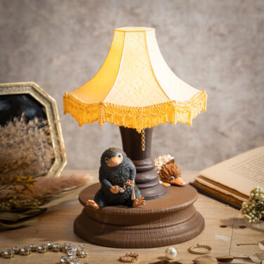 【新商品】ファンタビ「魔法動物ベビーニフラーのランプ」発売｜ハリー・ポッター マホウドコロ 2025年11月7日（金）～