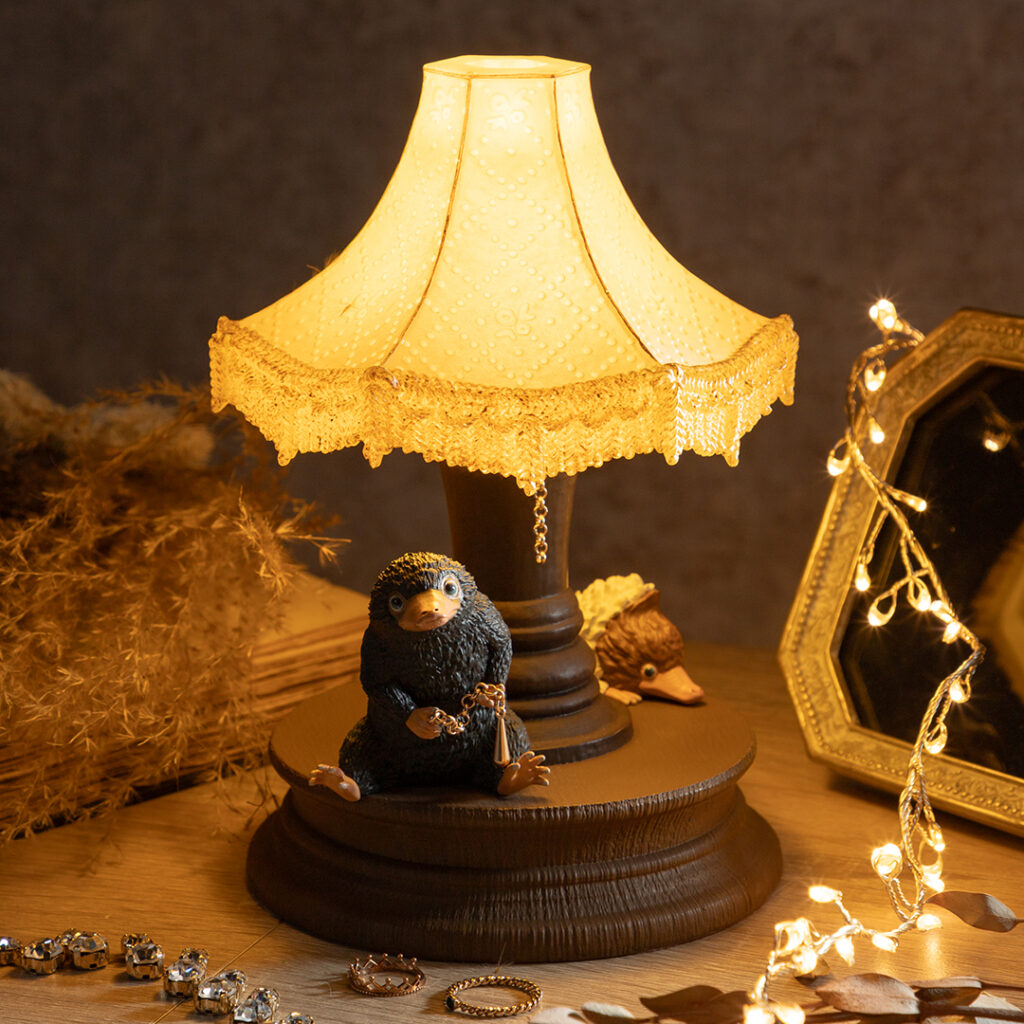 【新商品】ファンタビ「魔法動物ベビーニフラーのランプ」発売|ハリー・ポッター マホウドコロ 2025年11月7日(金)~