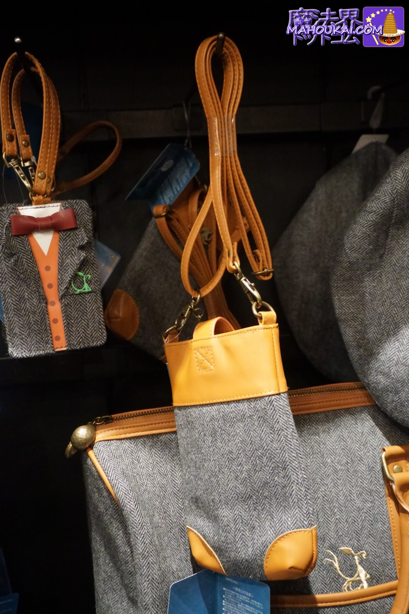 【USJ新商品】ニュート・スキャマンダーのスマホショルダー、ホグワーツ雨具ポンチョ、光るニフラー etc「ハリー・ポッター エリア」2025年11月12月