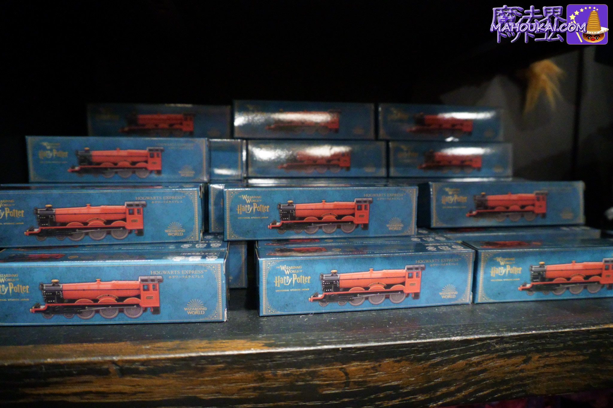 【USJ新商品】ニュート・スキャマンダーのスマホショルダー、ホグワーツ雨具ポンチョ、光るニフラー etc「ハリー・ポッター エリア」2025年11月12月