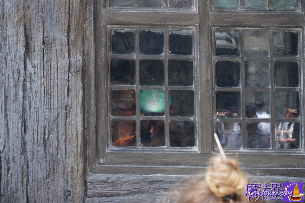 ニコラス・フラメルの家と「賢者の石」と水晶玉 ワンド・マジック｜エピック・ユニバース ハリポタエリア