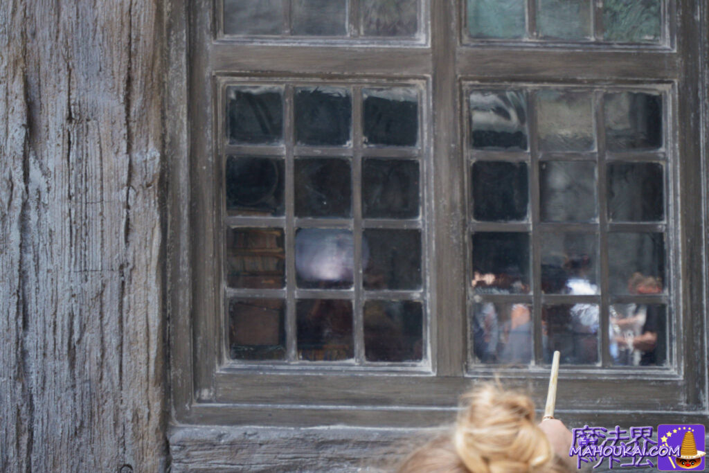 ニコラス・フラメルの家と「賢者の石」と水晶玉 ワンド・マジック｜エピック・ユニバース ハリポタエリア