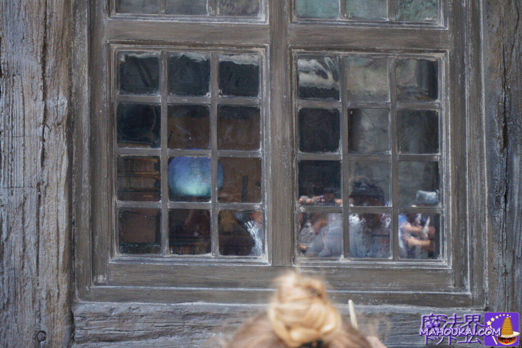 ニコラス・フラメルの家と「賢者の石」と水晶玉 ワンド・マジック｜エピック・ユニバース ハリポタエリア