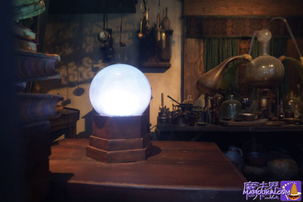 ニコラス・フラメルの家と「賢者の石」と水晶玉 ワンド・マジック｜エピック・ユニバース ハリポタエリア