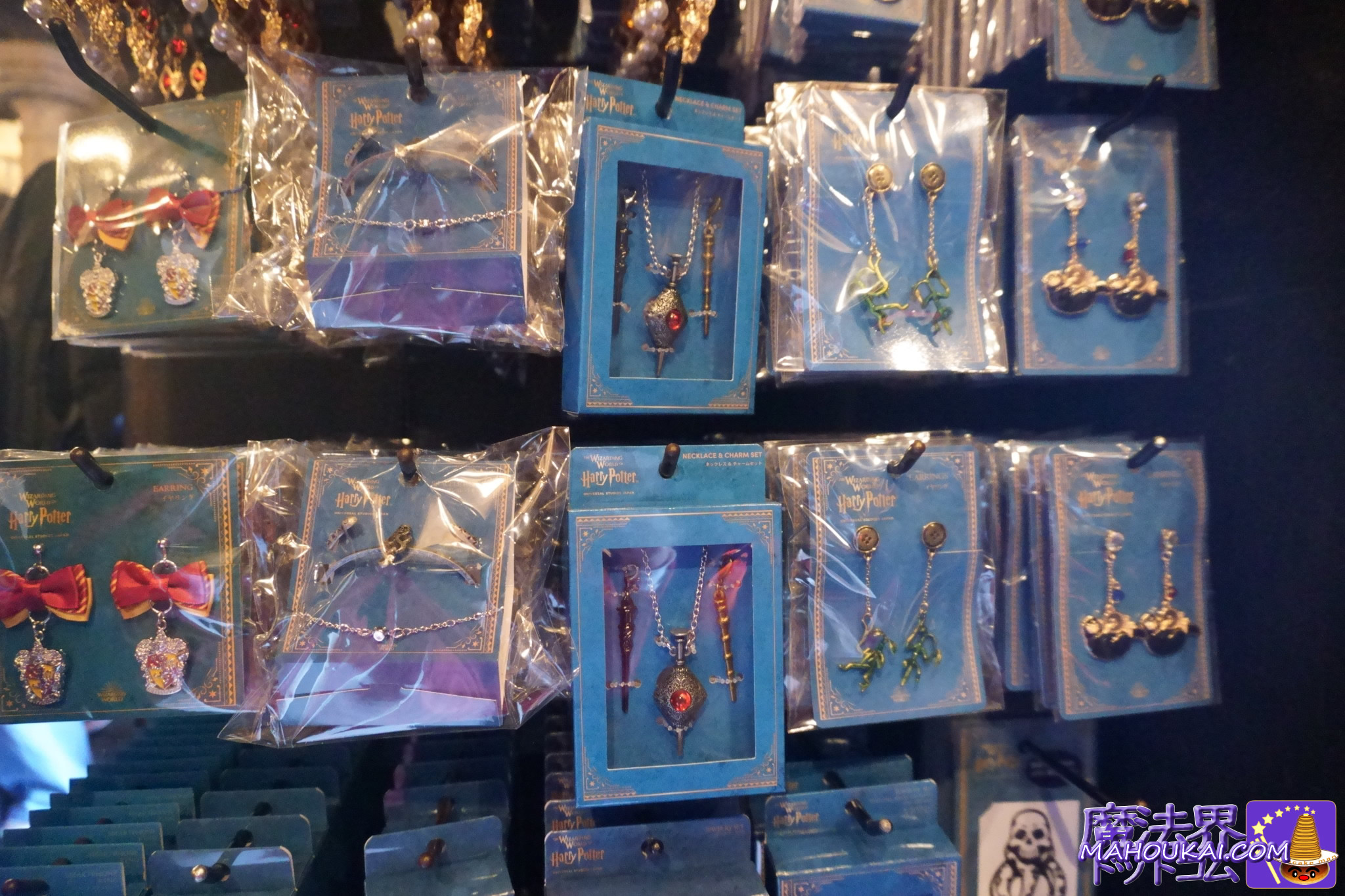 【USJ新商品】ニュート・スキャマンダーのスマホショルダー、ホグワーツ雨具ポンチョ、光るニフラー etc「ハリー・ポッター エリア」2025年11月12月