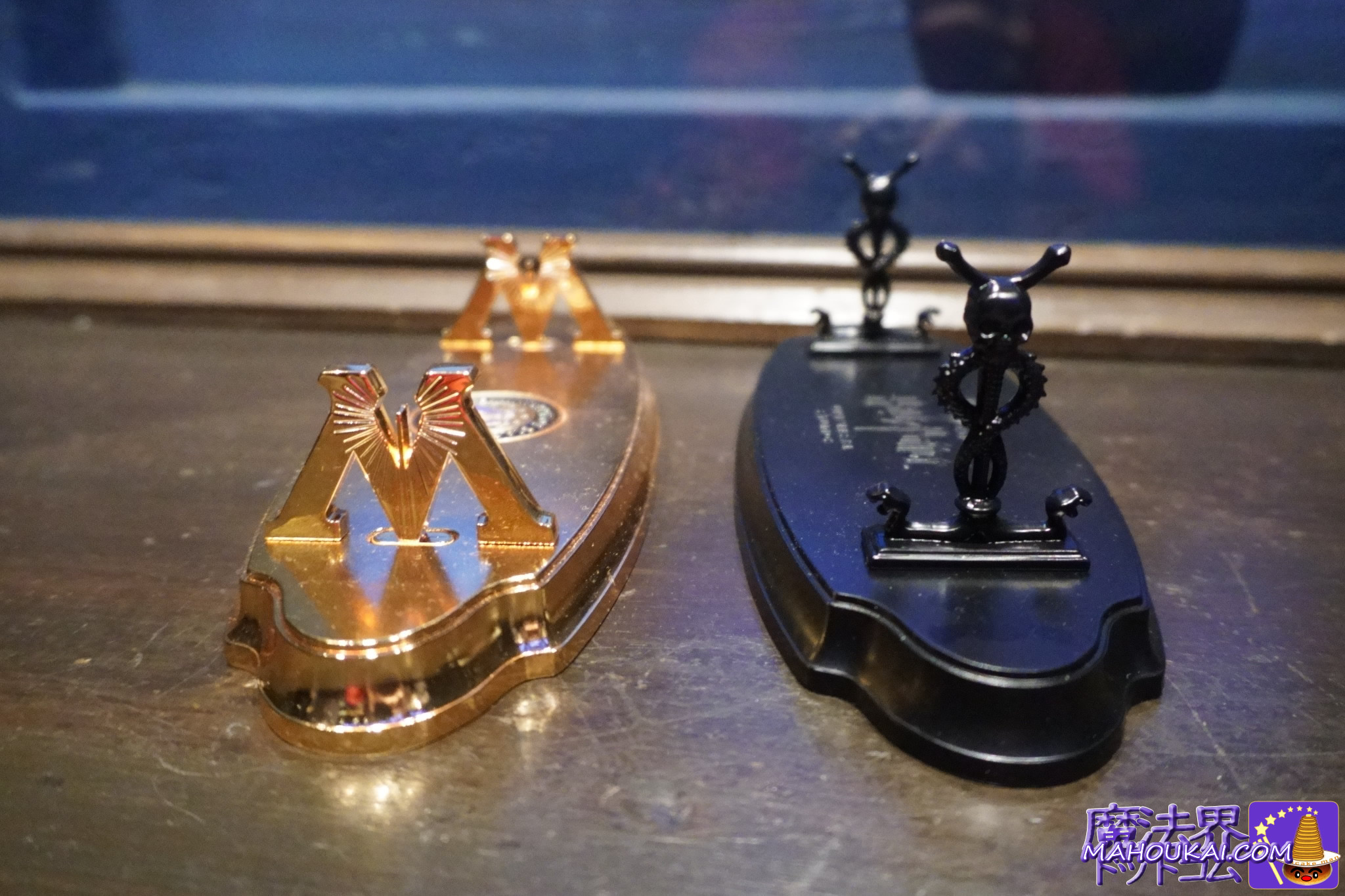 【USJ新商品】魔法省の杖スタンド＆闇の魔術杖スタンド｜オリバンダーの店