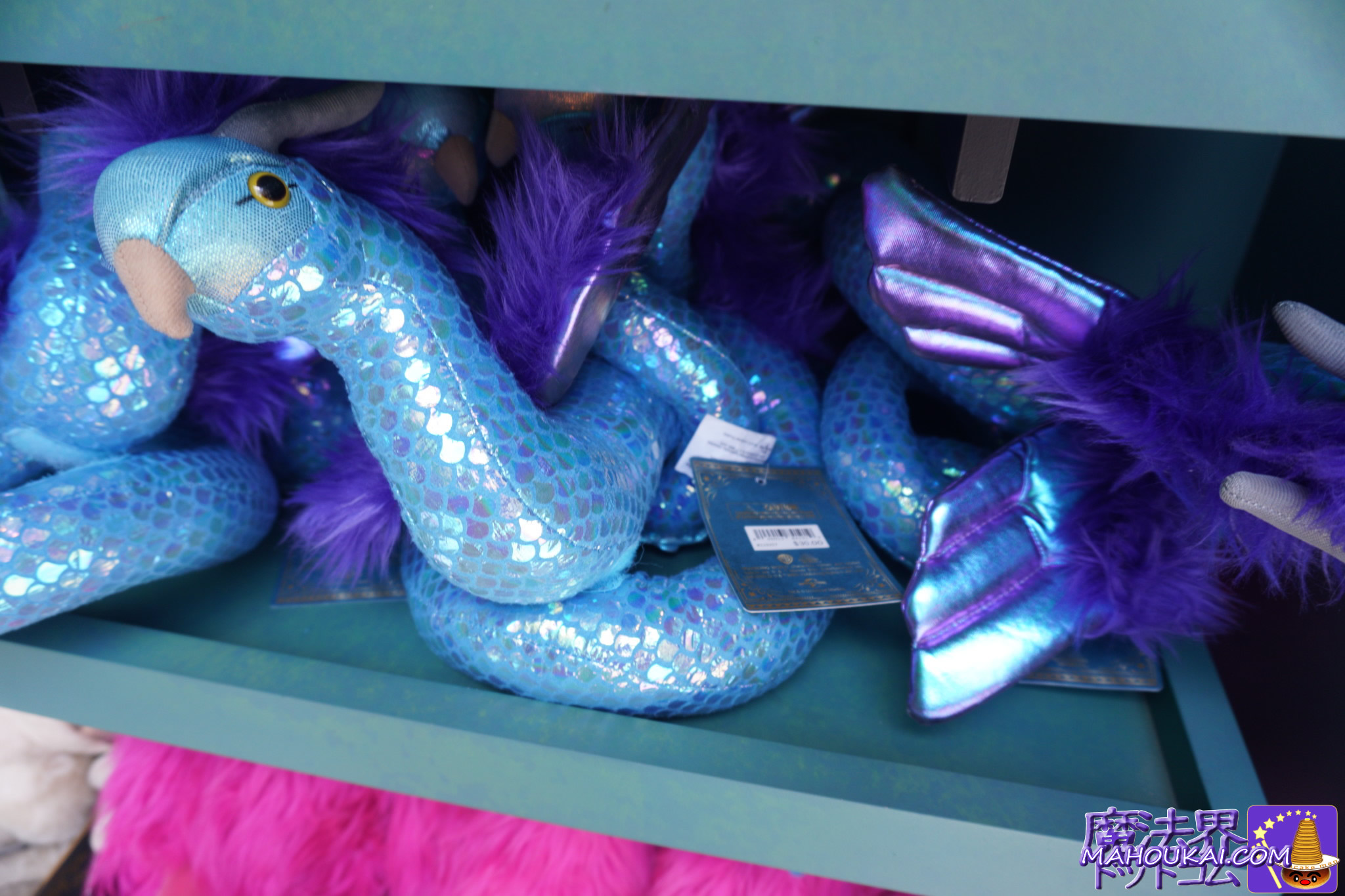 魔法動物ぬいぐるみカート グッズ紹介｜ユニバーサル・エピック・ユニバース ハリポタエリア