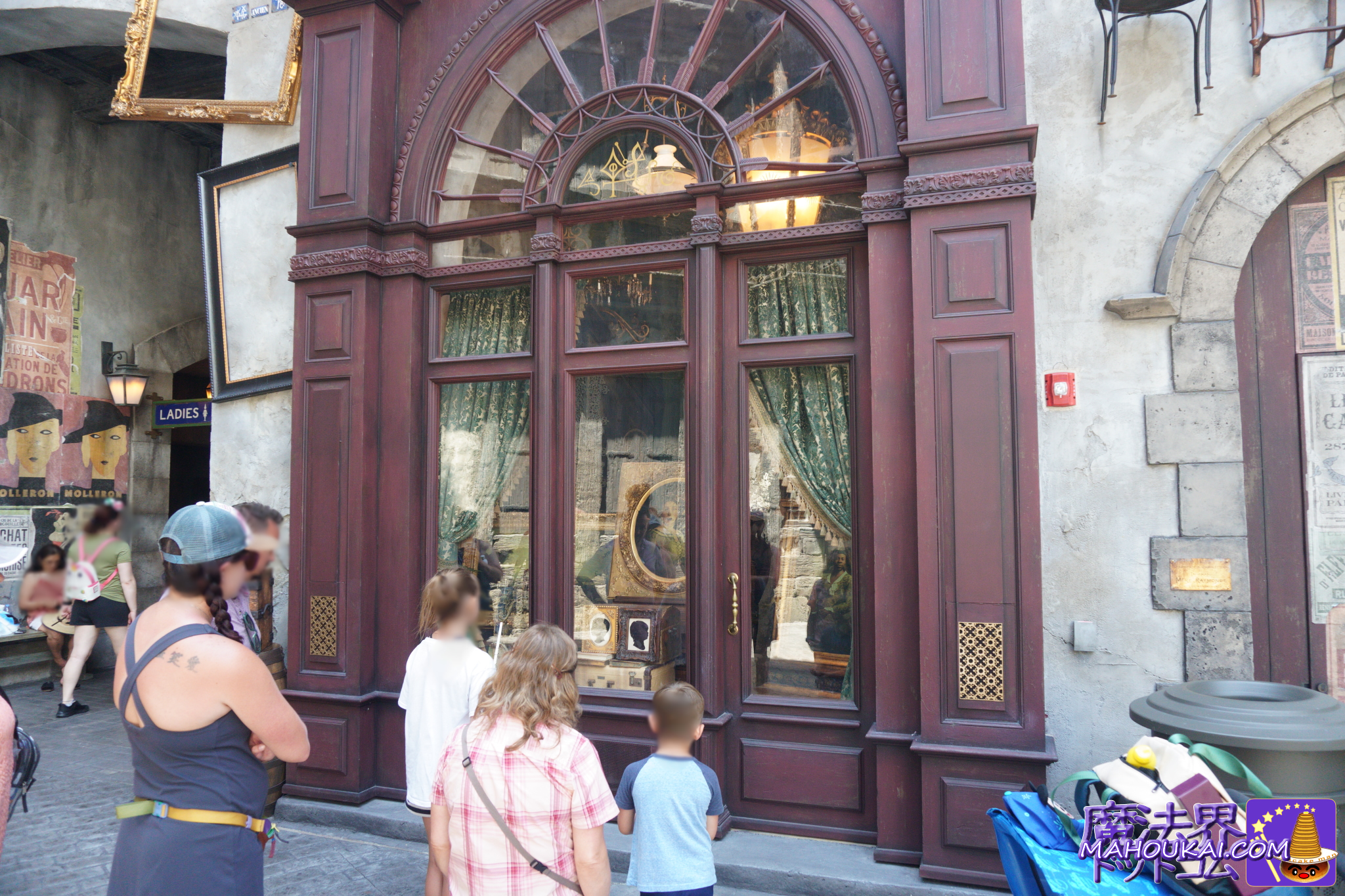 【隠れスポット】会話できる肖像画 予見者カサンドラ・トレローニーやカドガン卿 ハリポタエリア ユニバサール・エピック・ユニバース