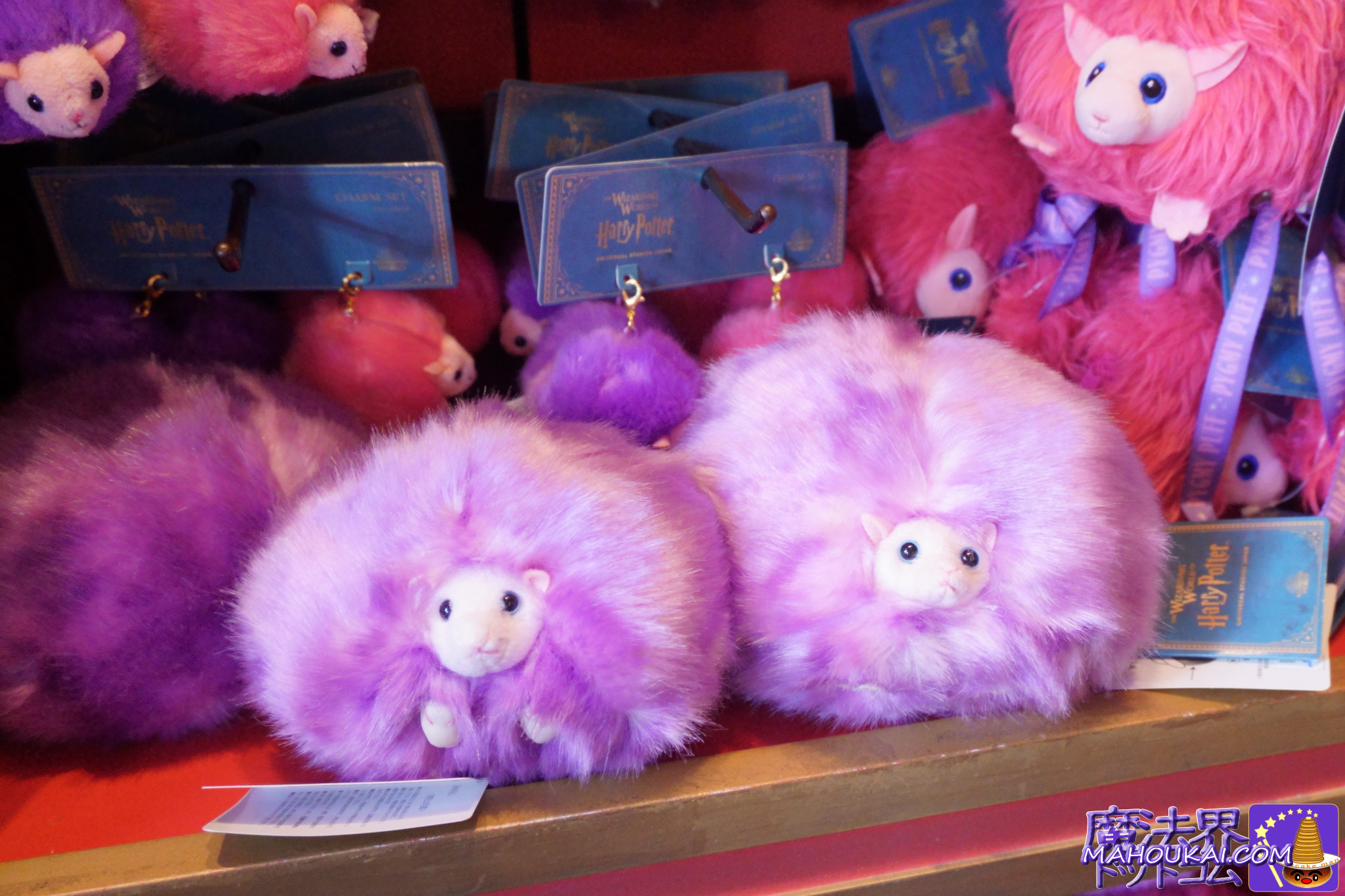 左が従来のピグミーパフで右が新商品鳴くピグミーパフ【USJ新商品】鳴く動く大人ニフラーぬいぐるみ ガリオン金貨付 etc「ハリー・ポッター エリア」2026年2月