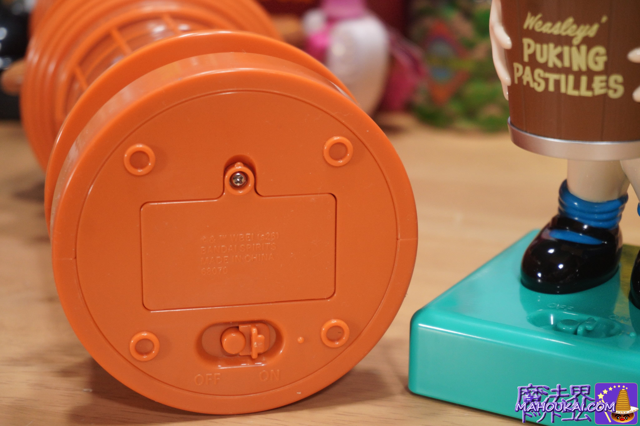 「ウィーズリー・ウィザード・ウィーズ ショップ型ライト」の電池ケースの蓋|ハリー・ポッター1番くじ商品