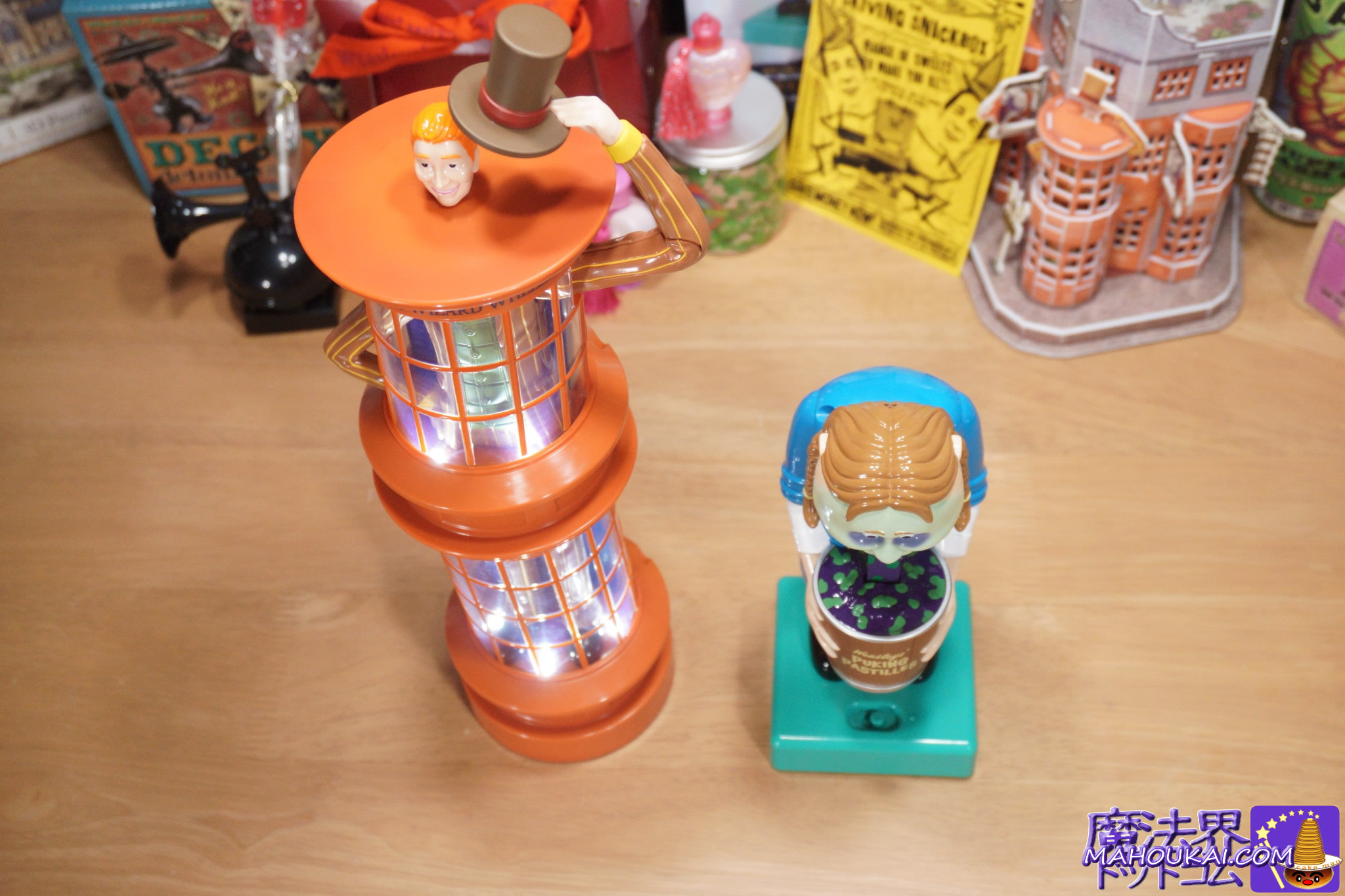 「ウィーズリー・ウィザード・ウィーズ ショップ型ライト」点灯した状態を上から見た(室内は明るい状態)|ハリー・ポッター1番くじ商品