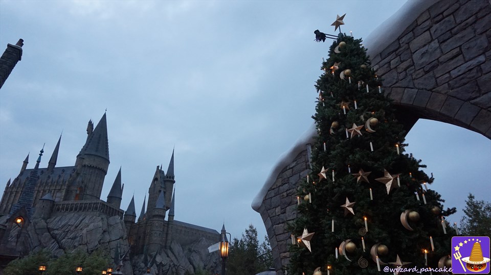 魔法のクリスマスツリーをマジカルワンドで魔法呪文ルーモス♪ロコーモーター♪2016年ハリー・ポッター　エリア　クリスマス