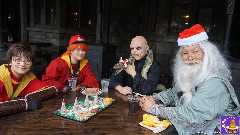 Harry Potter fancy dress friends around the Three Broomsticks winter special Christmas Feast & Christmas Dessert Feast.