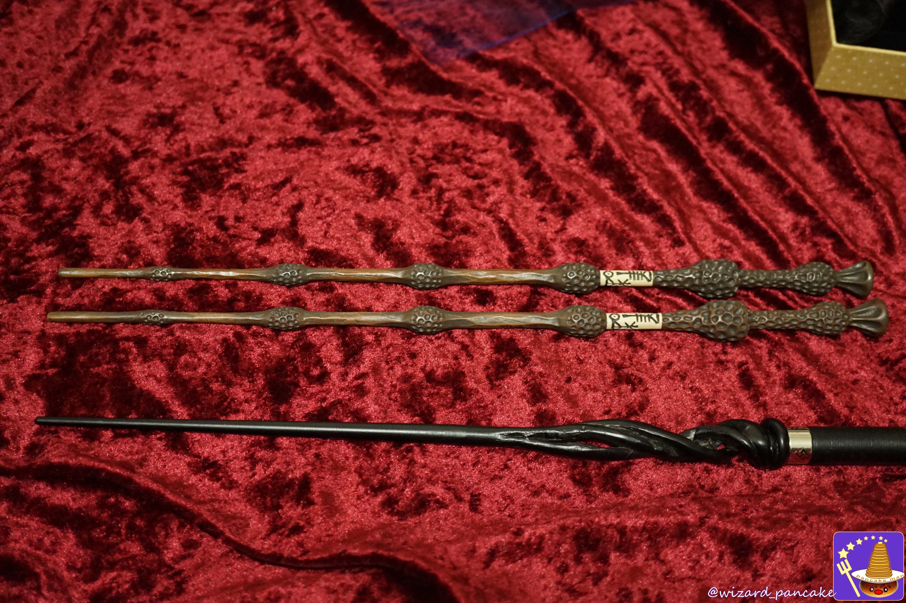 Noble Collection (noblecollection) Young Dumbledore's replica wand from Fantaboby's Young Dumbledore, Headmaster Dumbledore's replica wand from Harriotta, USJ Ollivander's Dumbledore's wand from USJ Ollivander.