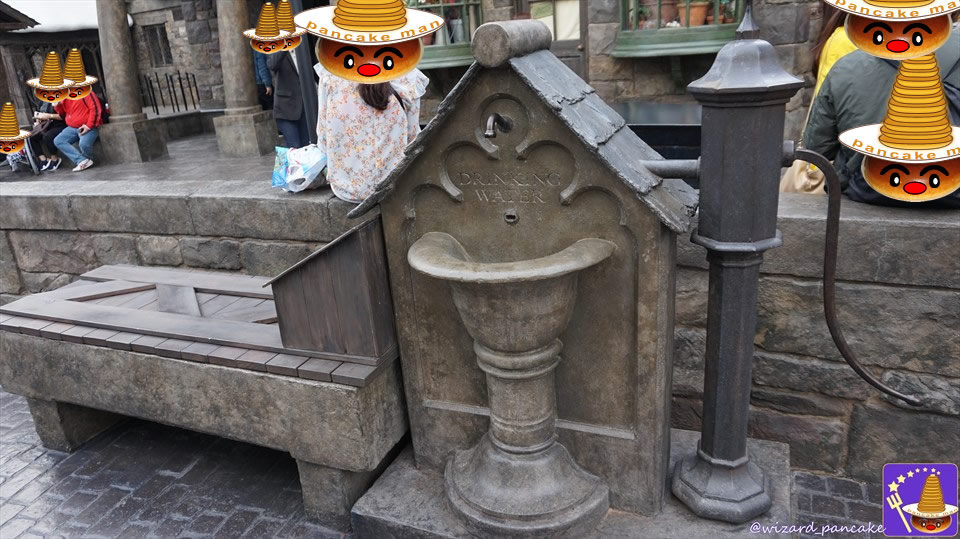 [Photo spot] Magical water tap in Hogsmeade Village â™" (water pump) drinking water & Butterville mug washing area USJ Harry Potter area