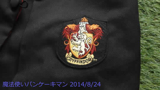 Gryffindor dressing gowns (Wiseacre Magical Supplies Store), USJ 'Harry Potter Area'.