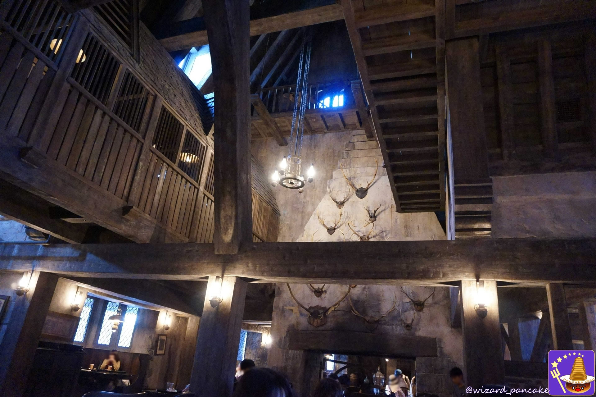 The Three Broomsticks Store interior is from the wizarding world of the Harry Potter films (USJ Harry Potter area).