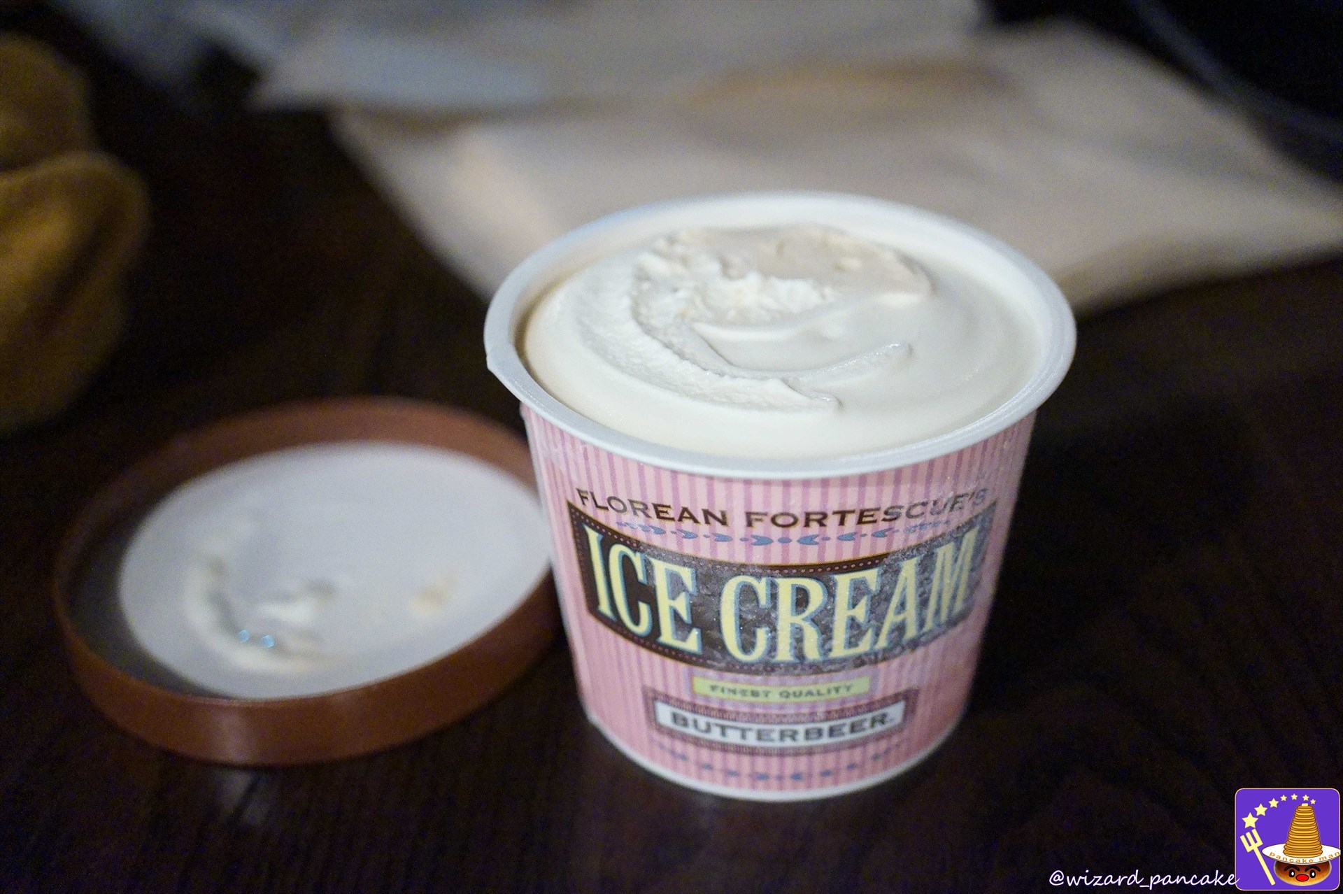 フローリアン・フォーテスキュー・アイスクリームパーラーからなんと『バタービール味』のアイスクリームが登場した♪(*'▽')ノ「バタービールのアイス♪」