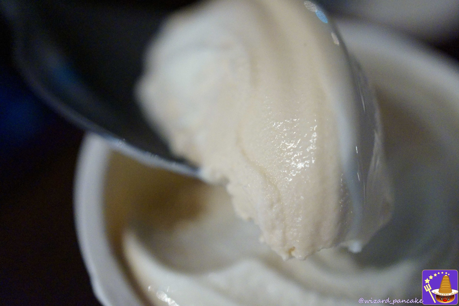 バタービール風味のアイスクリームは中身はミルク＆バタービールの2色カラー！USJ 「ハリー・ポッター エリア」