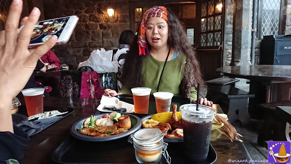 Dr Trelawney's masquerade (Shibirudono), delighted by the sumptuousness of the Three Broomsticks' food.