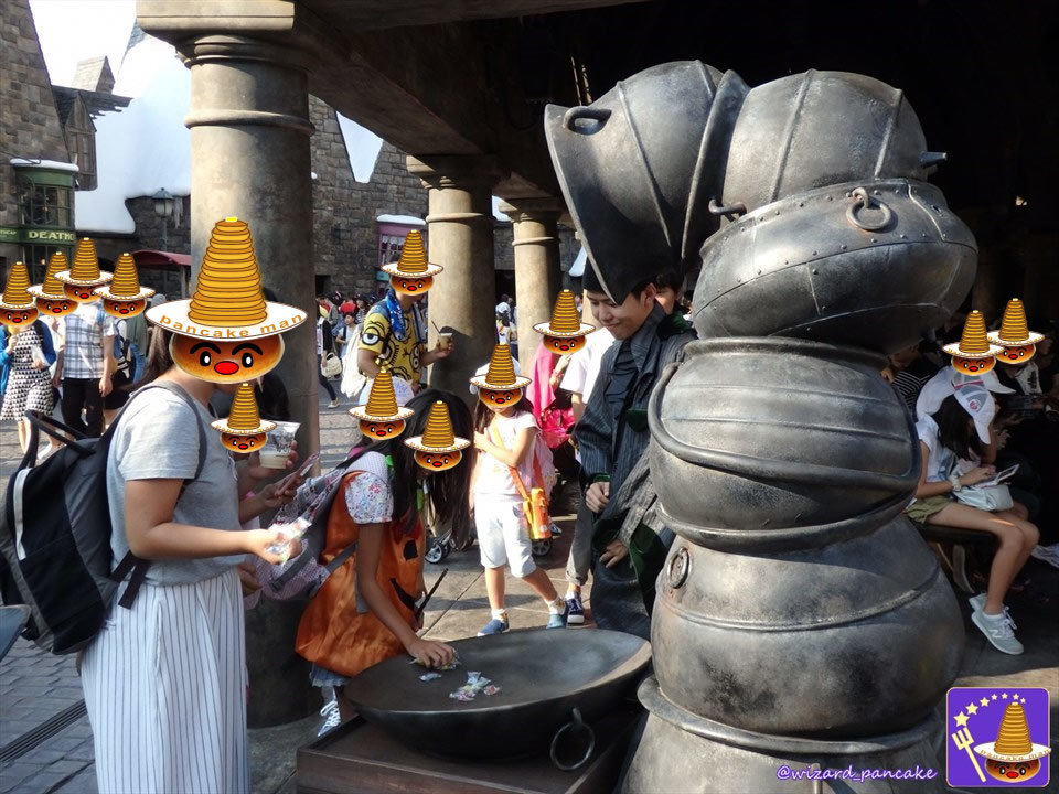 Magical trick or treat Successfully cast spells and get lots of candy at Wizarding World Halloween (USJ Harriotta Hogsmeade Village) Wizard Pancake Man Dumbledore.