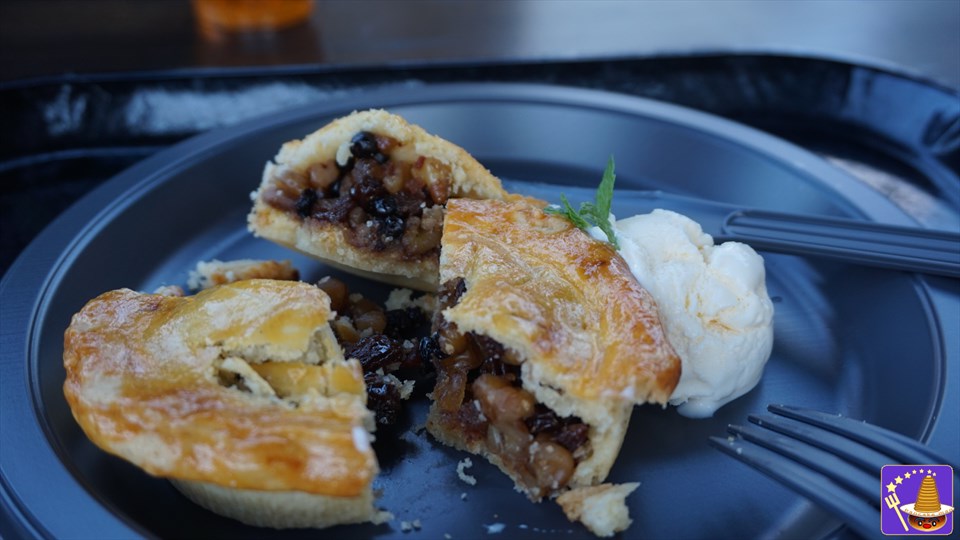 Christmas sweets mince pies Â Three Broomsticks new desserts Winter only USJ 'Harry Potter Area'