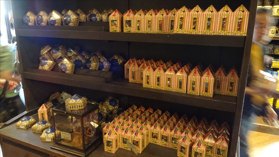 百味ビーンズ＆カエル チョコレート　ビバリーヒルズギフト販売中の写真（USJ　ハリー・ポッター）